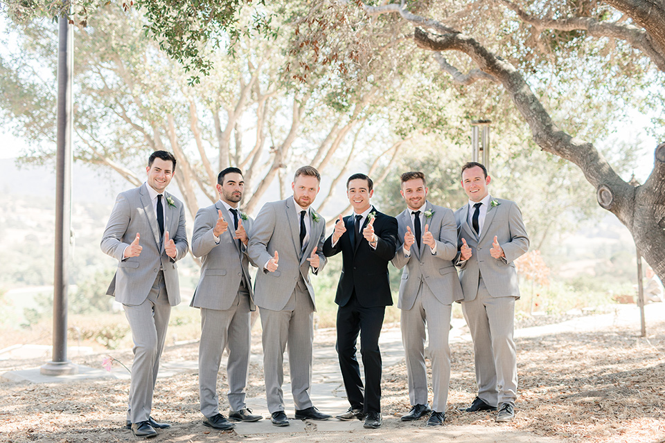 thumbs-up-from-groom-and-groomsmen-who-are-following-the-rules