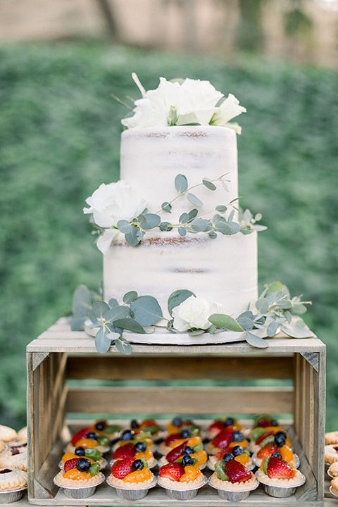 Circle-Oak-ranch-wedding-cake-with-white-fondant-and-white-flowers