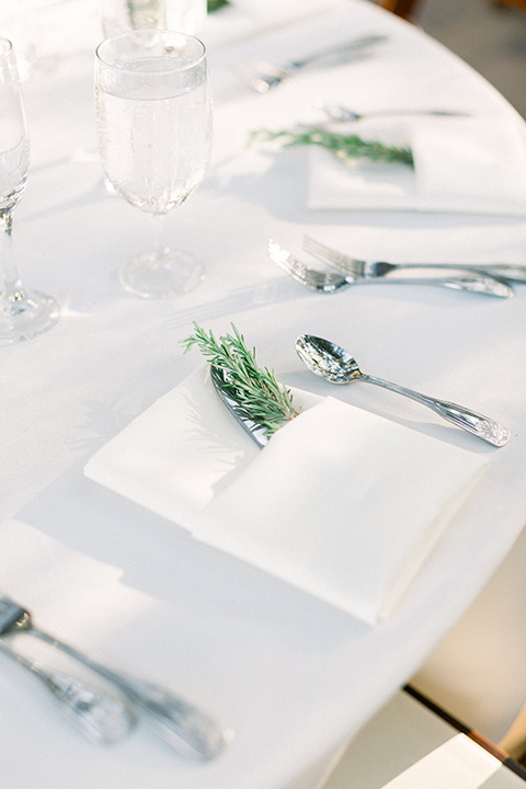 Circle-Oak-ranch-wedding-table-settings-in-all-white-and-with-a-small-touch-of-sage