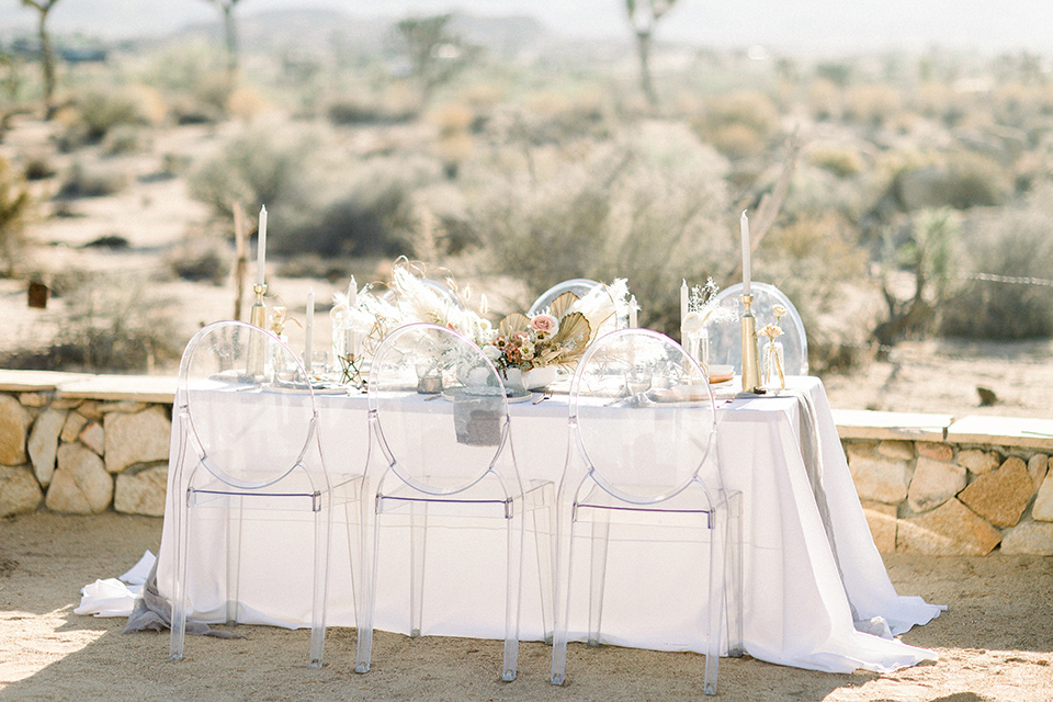 table with clear acrylic chairs and white flowing linens