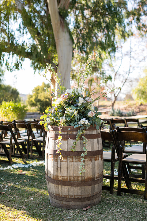 gallway-downs-wedding-ceremony-décor-with-wine-barrels