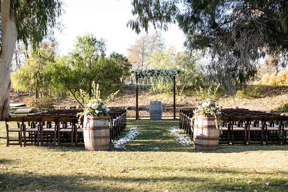 gallway-downs-wedding-ceremony-setup-with-wine-barrels-and-wooden-chairs