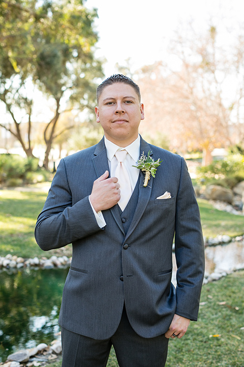 gallway-downs-wedding-groom-alone-close-up-n-a-charcoal-tuxxedo-with-nude-long-tie