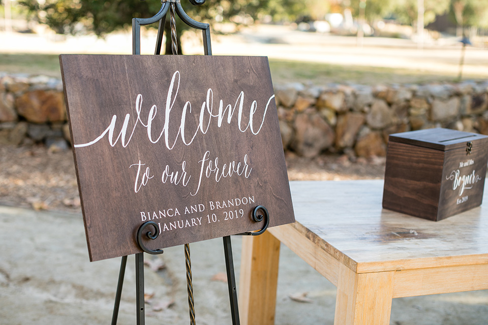 gallway-downs-wooden-wedding-welcome-sign