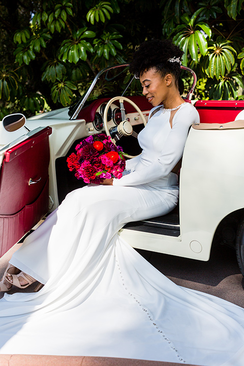 muckenthaler-mansion-bride-sitting-in-car-in-a-sating-white-gown-and-long-sleeves