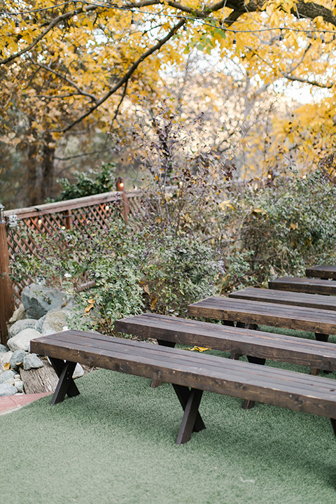 hidden-acres-wedding-benches