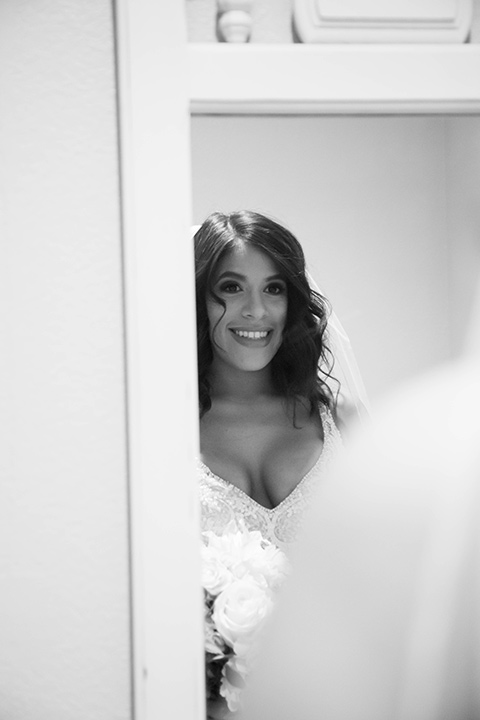 little-chapel-on-the-corner-las-vegas-wedding-shoot-bride-looking-in-the-mirror