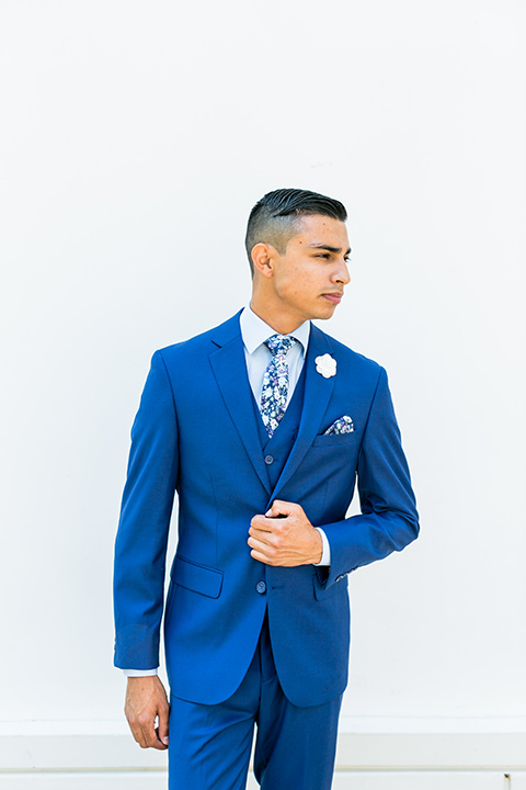 prom-looks-all-blue-look-with-floral-tie