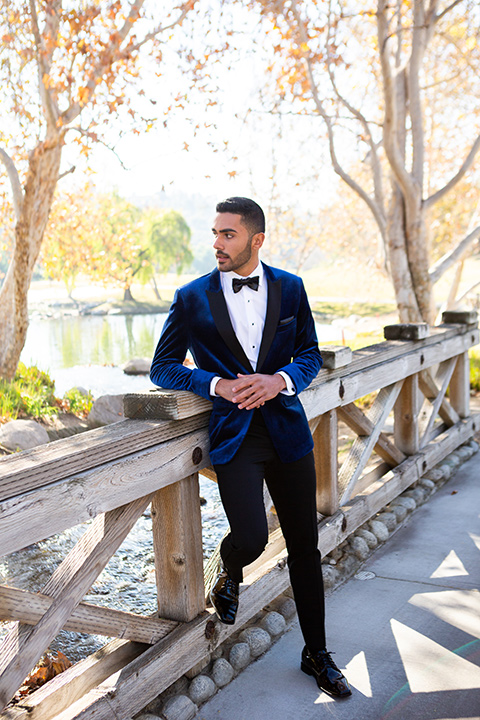 prom-looks-blue-velvet-tuxedo-with-black-pants-and-a-black-bow-tie