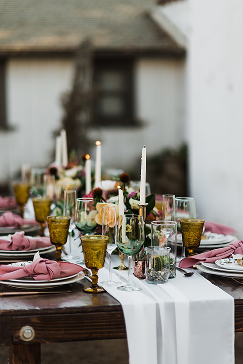 Olivas-Adobe-spanish-inspired-shoot-table-décor-with-wood-tables-white-linen-and-spanish-inspired-decor