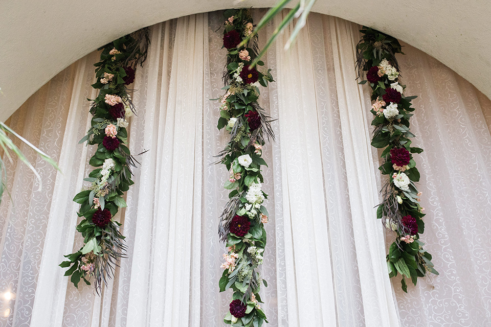 villa-del-sol-wedding-ceremony-details-with-white-linens-and-cascading-florals