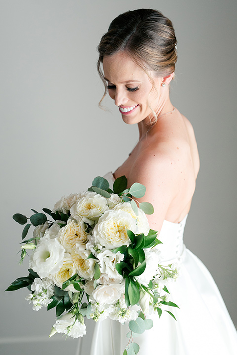  bride in a ballgown with a sweetheart neckline 