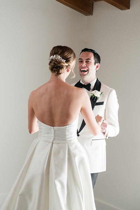  bride in a ballgown with a sweetheart neckline 