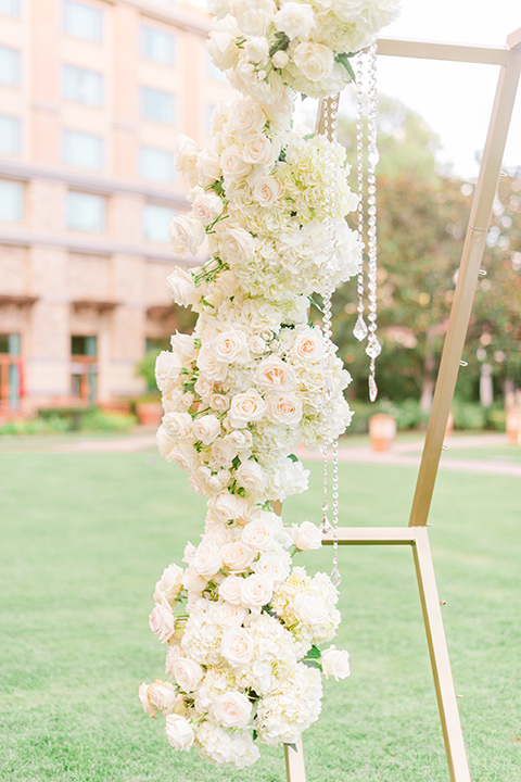  gold and white floral geometric ceremony decor