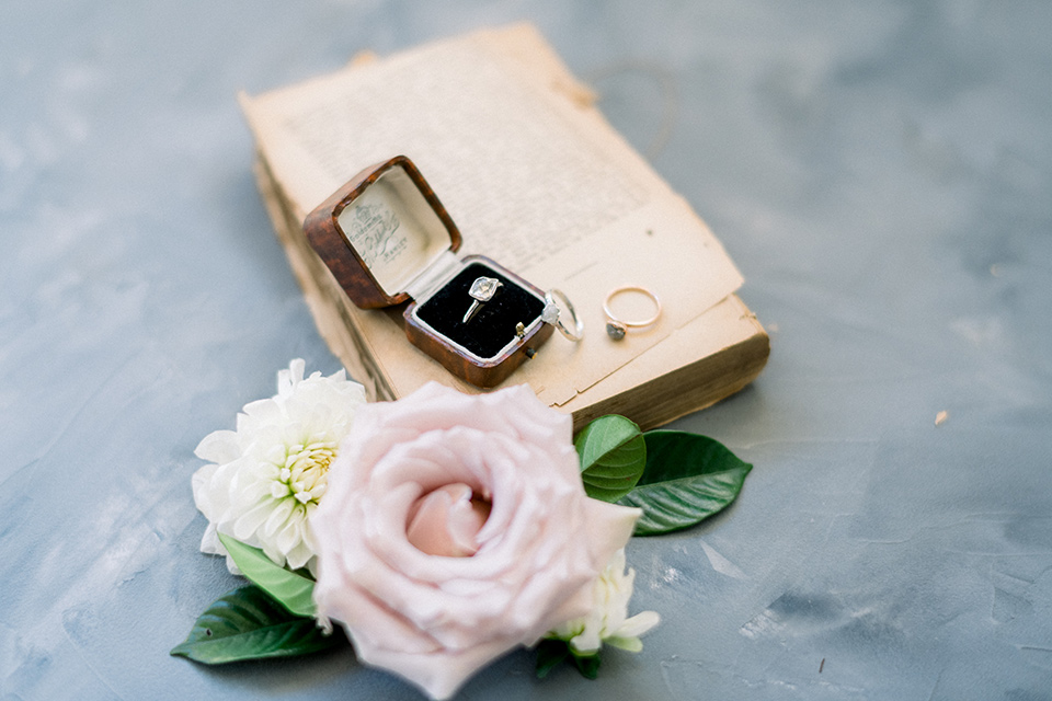  invitations with flowers and calligraphy 