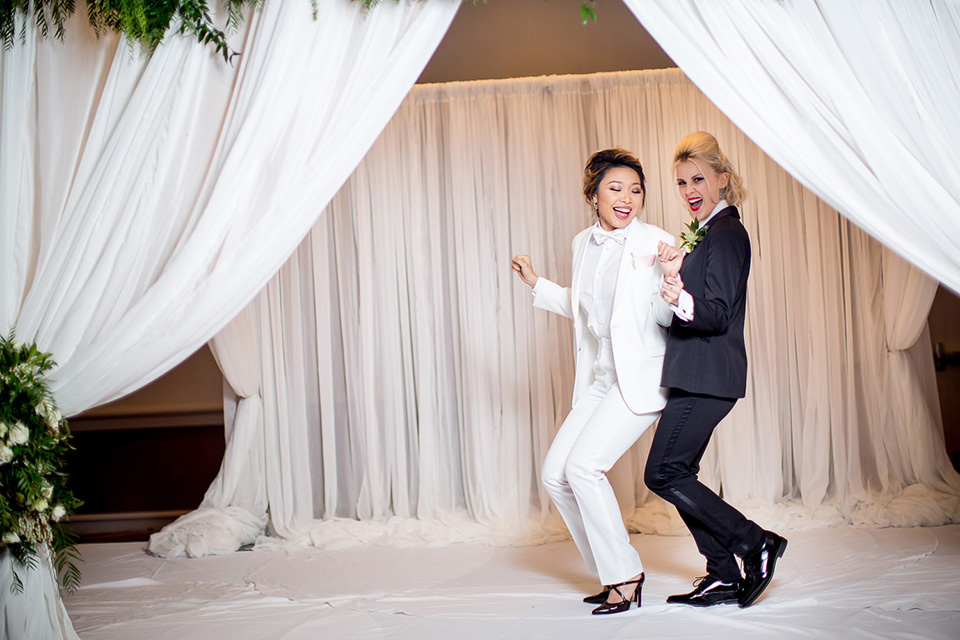 grooms in the same grey suit with 2 different color green ties