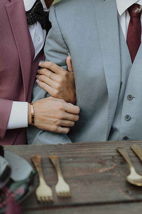  grooms in the same cobalt suit with 2 different color ties 