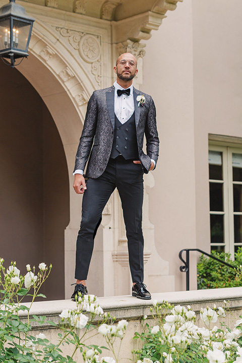  grooms in the same cobalt blue suit with 2 different color ties 