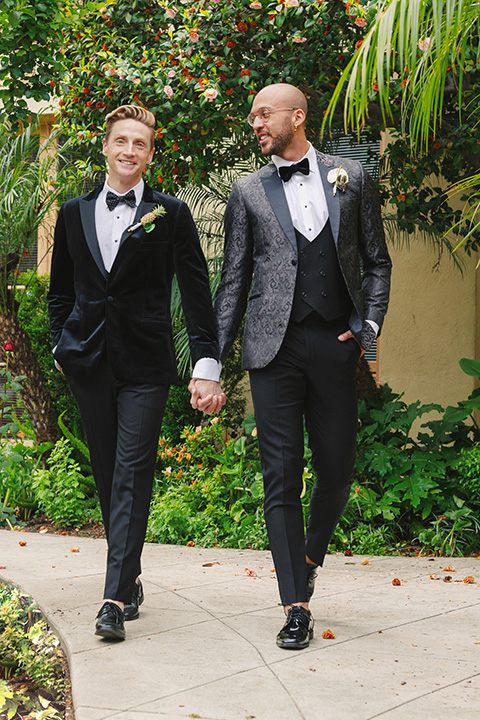  grooms in the same cobalt blue suit with 2 different color ties 