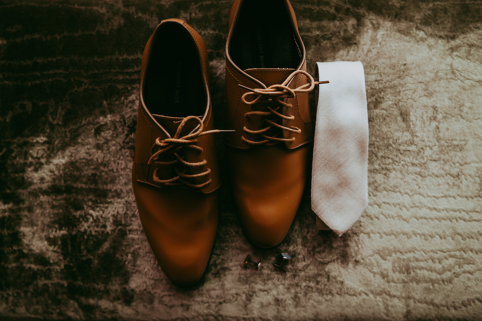 groom shoes