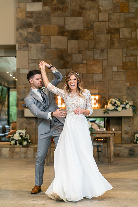  blue and red rustic garden wedding – bride and groom first dance