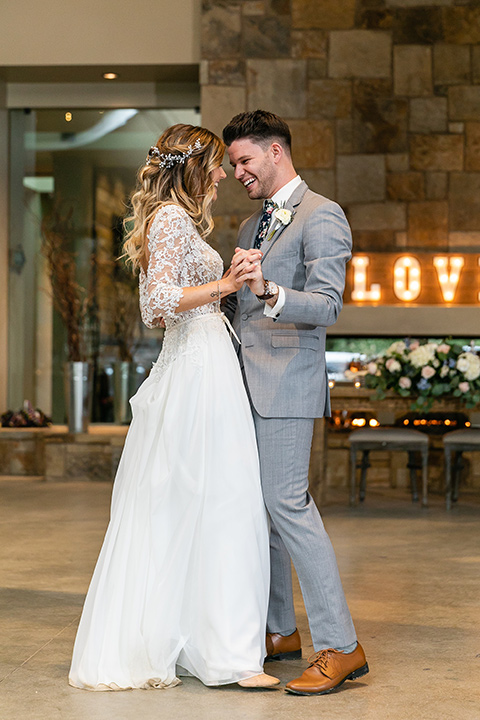  blue and red rustic garden wedding – bride and groom first dance