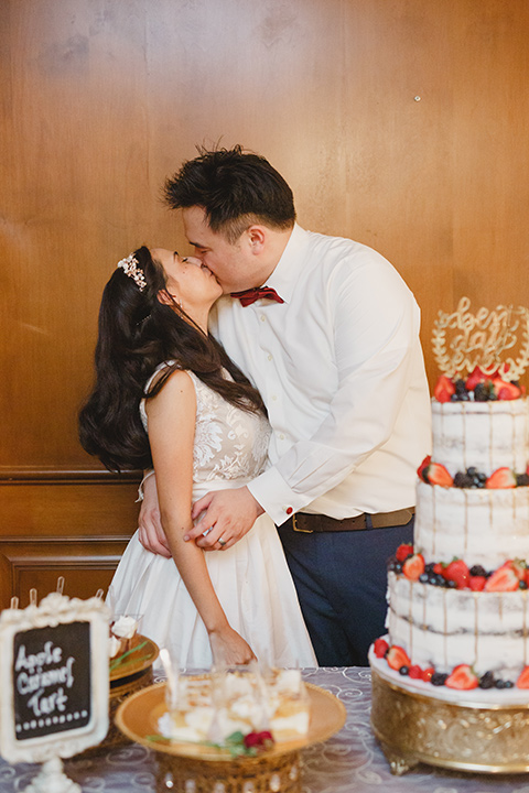  red and blue farmhouse wedding – couple and cake 