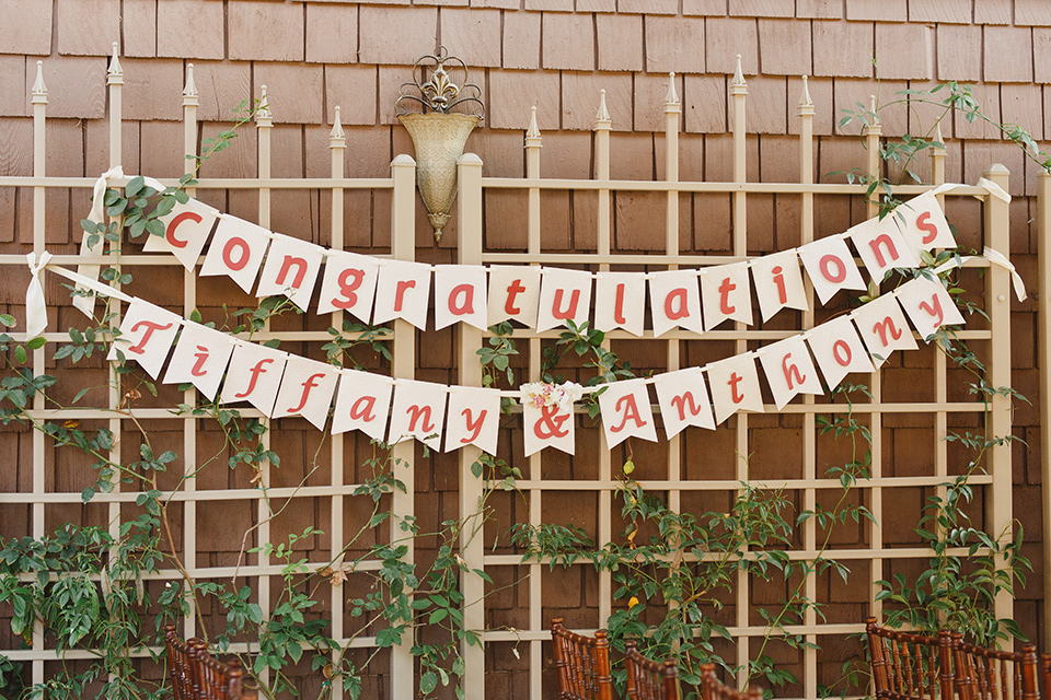  red and blue farmhouse wedding – wedding sign 