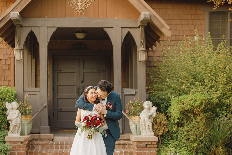  red and blue farmhouse wedding – couple embrace 