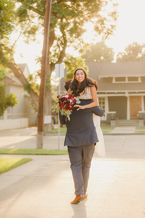  red and blue farmhouse wedding – couple and cake 