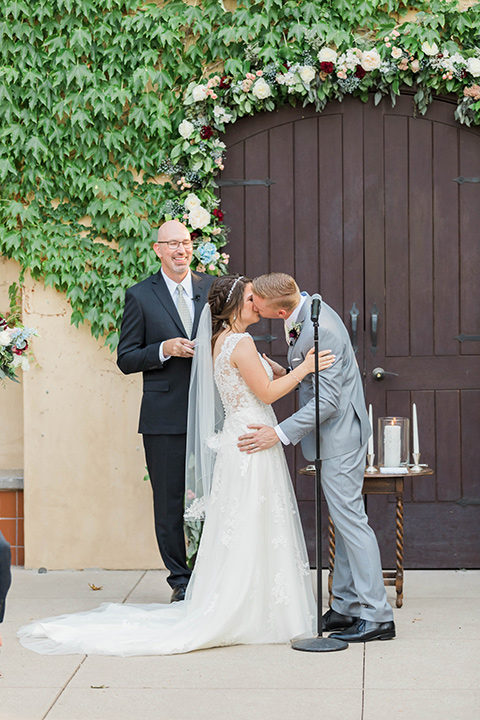  black and white wedding design with touches of greenery – ceremony 