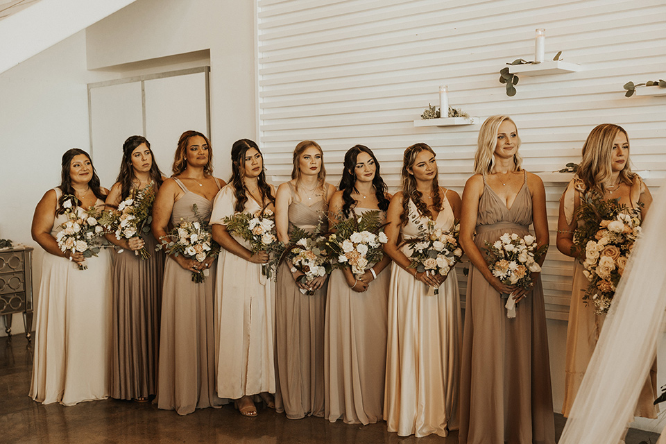  black + neutral modern wedding – first look with bridesmaids 
