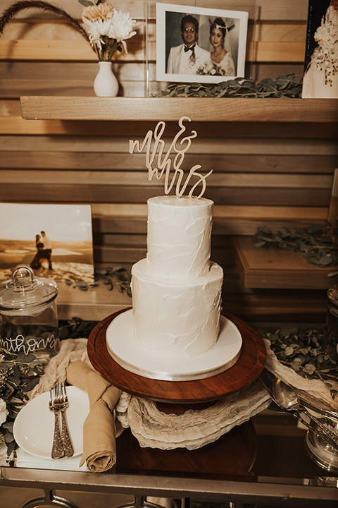  black + neutral modern wedding – cake