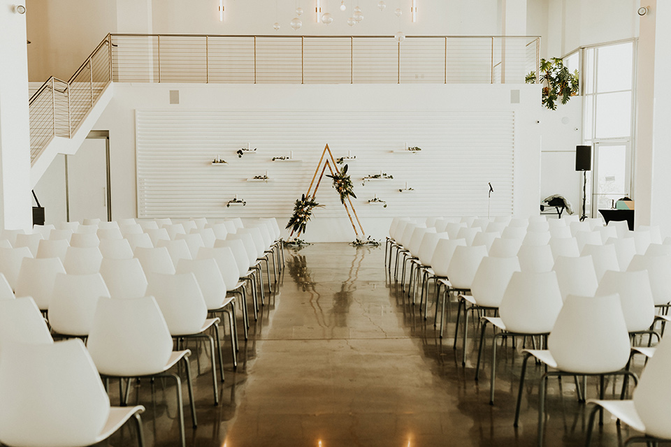  black + neutral modern wedding – ceremony space