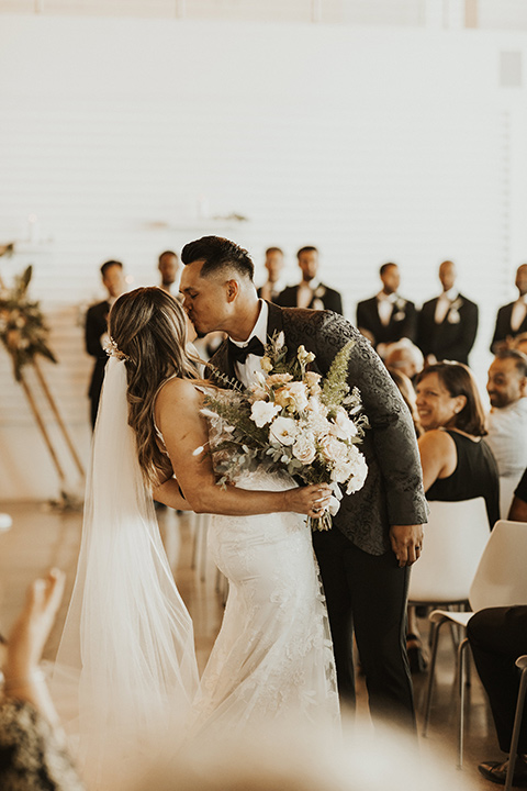  black + neutral modern wedding – first kiss