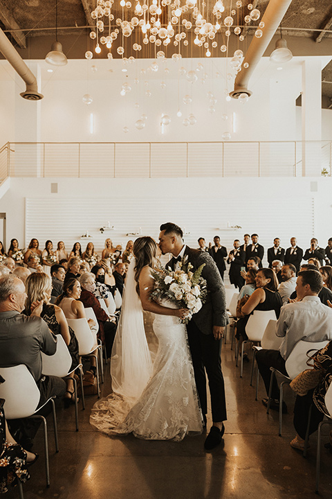  black + neutral modern wedding – couple outside 