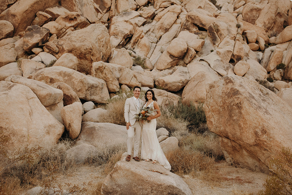  boho adventure elopement in Joshua tree, CA – couple on the boulders 