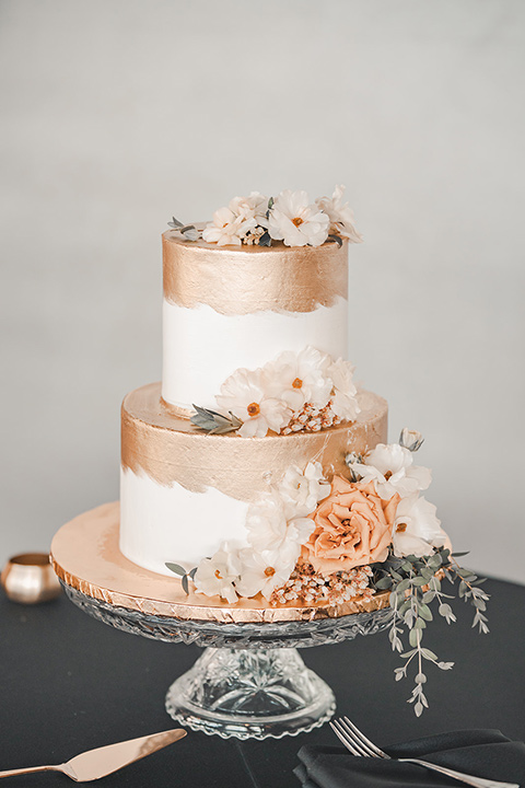  hangar 21 fullerton wedding with navy and bohemian style – cake 