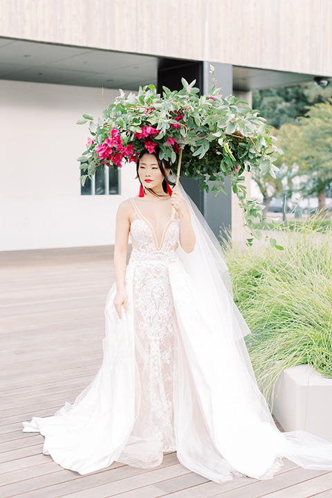  tropical and gold wedding with red accents – bride’s outfit 