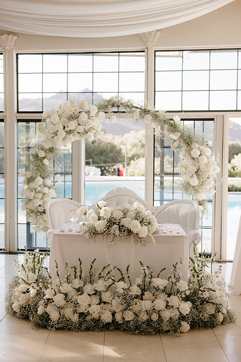  black and white wedding design with luxe details – sweetheart table 