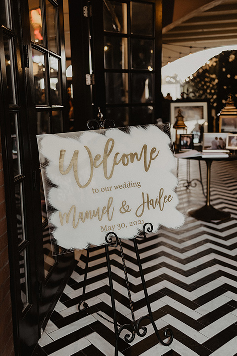  neutral modern wedding – welcome sign 