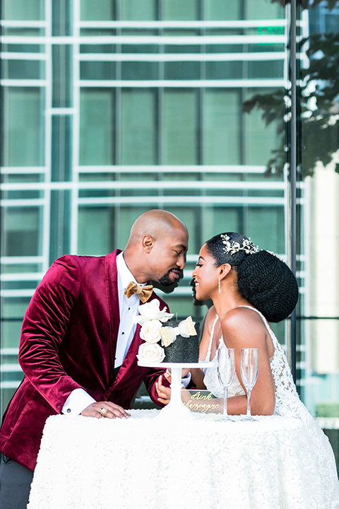  glitz and glam shoot at the Hotel Indigo – couple with cake 