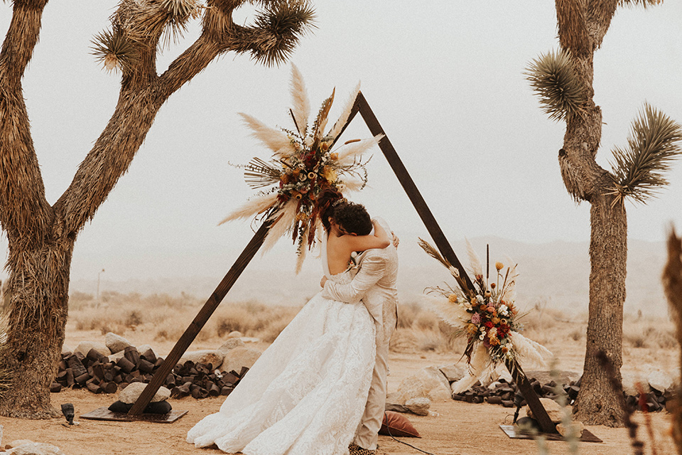  Jillian Rose Reed’s fabulous desert boho wedding – first kiss 
