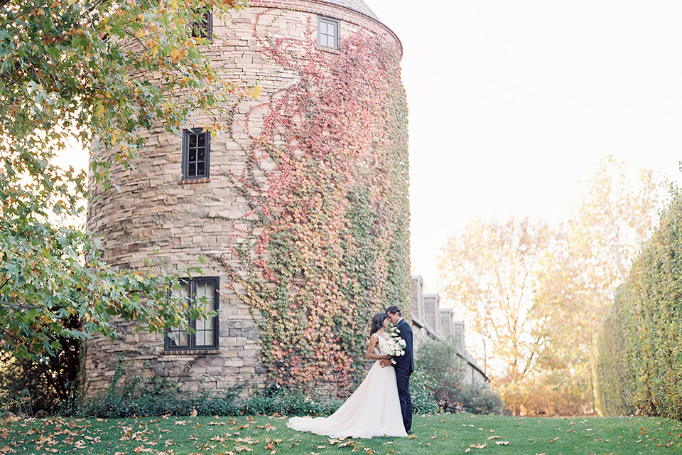  fall wedding at kestrel park – couple by building