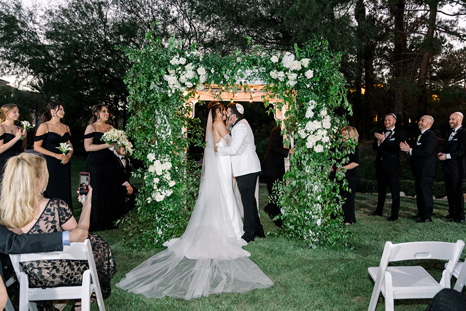  black and white wedding design with touches of greenery – ceremony 