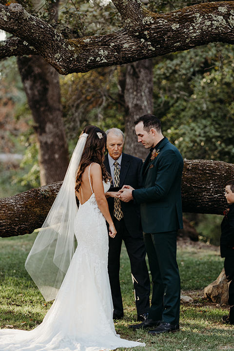  boho autumn wedding with the groom and groomsmen in a green suit – cake