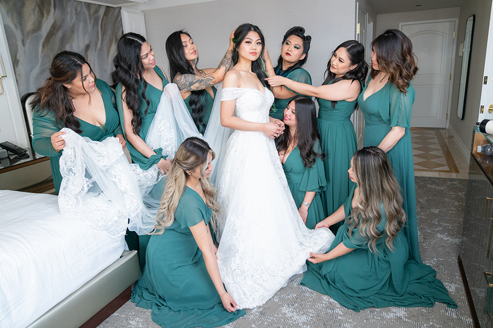  green las vegas wedding – bridesmaids helping the bride get ready 