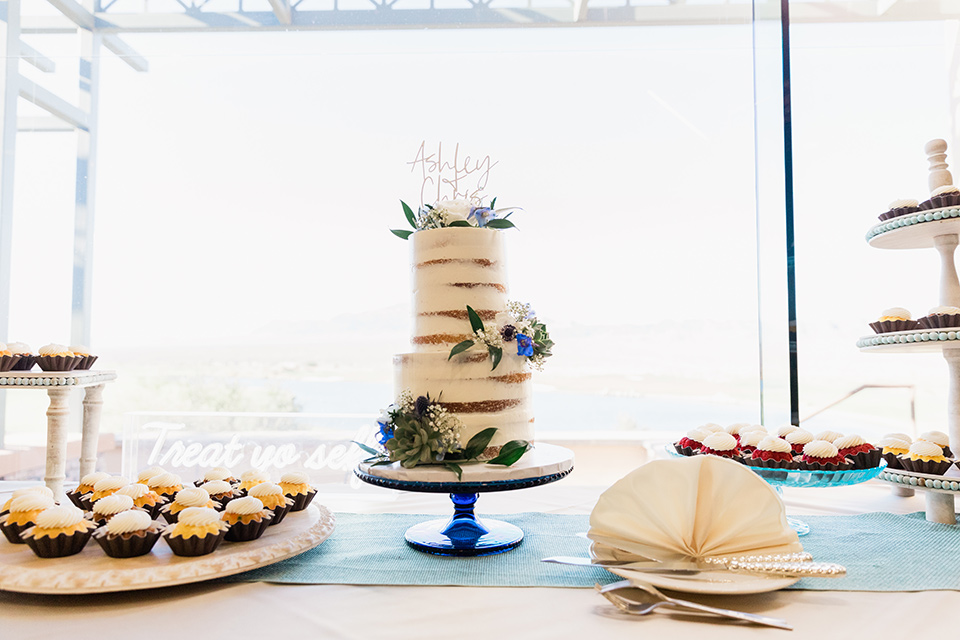  a tan and teal wedding with rustic chic details – cake 