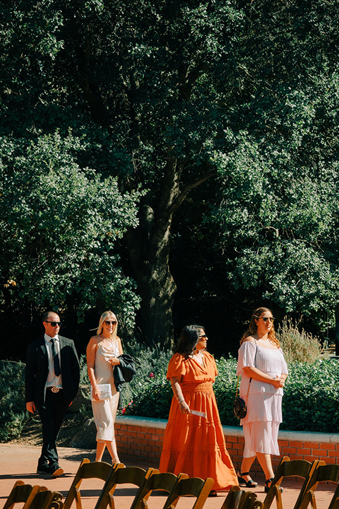  best dressed guest – guests walking at wedding 