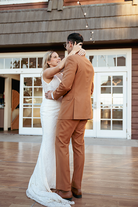  a groovy barn wedding with a neutral color palette and beer - first dance 